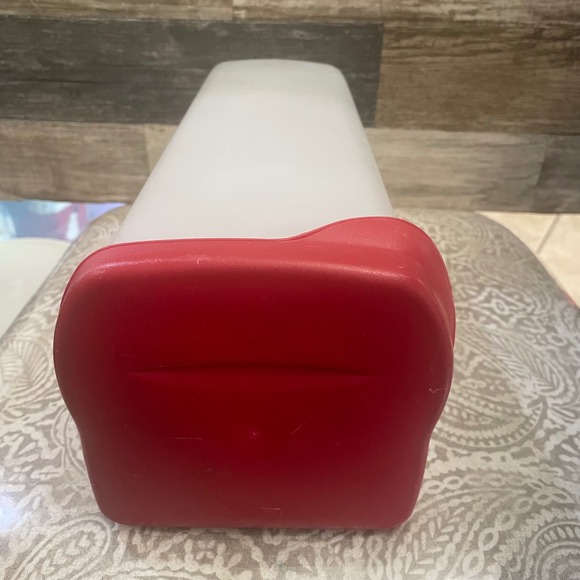 Rubbermaid 14" Tall bread Food Storage Container - Red Lid Kitchen - Picture 1 of 5